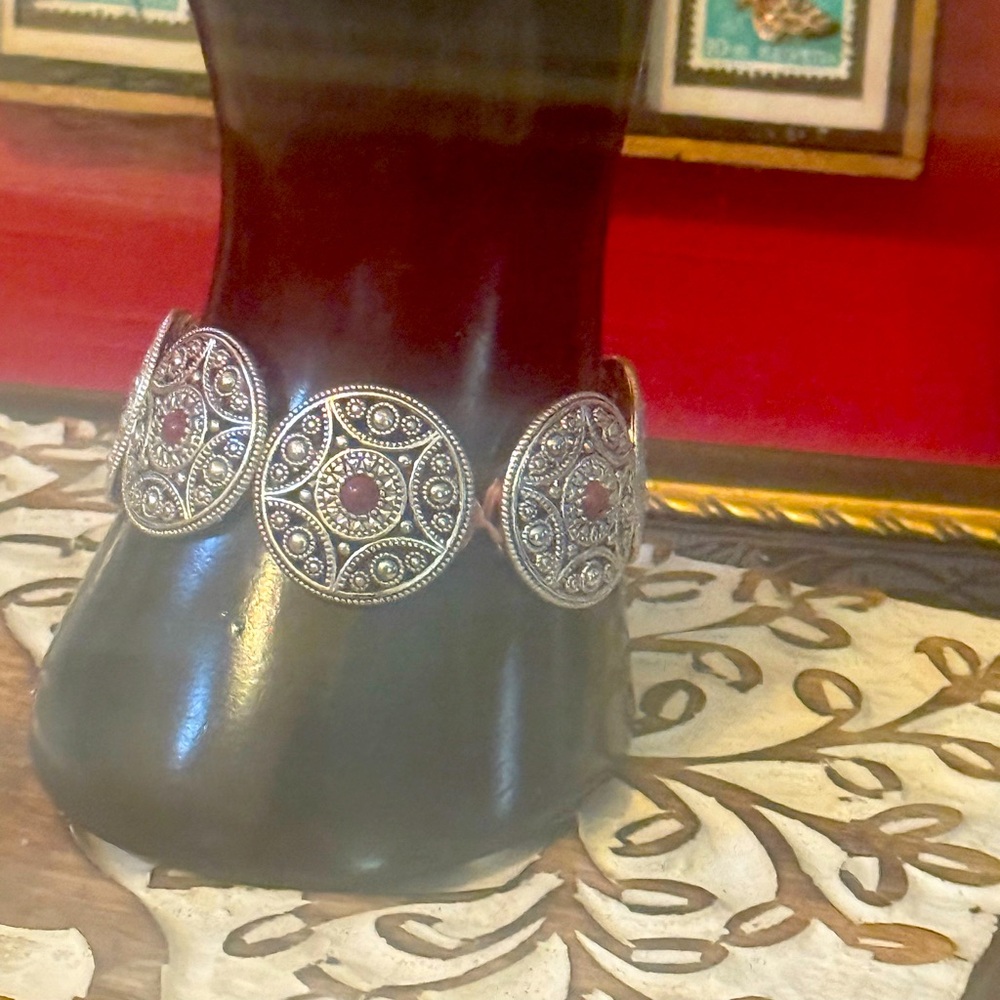 🌸 4 for $10 EUC Silver Ornate Stretch Bracelet w Purple Stones